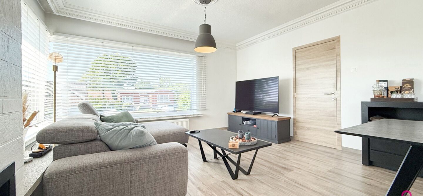 Bij ImmoFusion 7/7 “open huis” : klik op onze 3D-TOUR.
Ervaar vastgoed alsof je er zelf doorloopt!

Welkom op de Graaf de Theuxlaan 5 te Heusden-Zolder! Deze ruime split-level woning op een perceel van 8a36ca biedt niet alleen een verrassende indeling