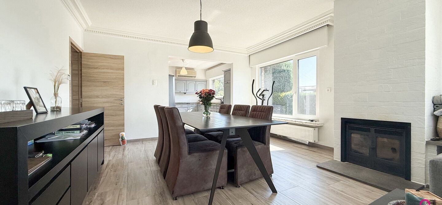 Bij ImmoFusion 7/7 “open huis” : klik op onze 3D-TOUR.
Ervaar vastgoed alsof je er zelf doorloopt!

Welkom op de Graaf de Theuxlaan 5 te Heusden-Zolder! Deze ruime split-level woning op een perceel van 8a36ca biedt niet alleen een verrassende indeling