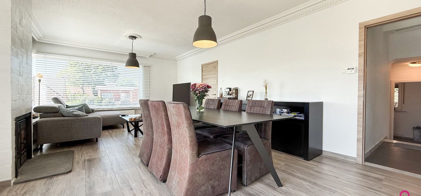 Bij ImmoFusion 7/7 “open huis” : klik op onze 3D-TOUR.
Ervaar vastgoed alsof je er zelf doorloopt!

Welkom op de Graaf de Theuxlaan 5 te Heusden-Zolder! Deze ruime split-level woning op een perceel van 8a36ca biedt niet alleen een verrassende indeling