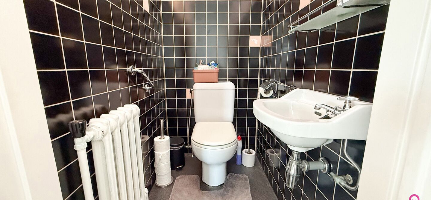 Bij ImmoFusion 7/7 “open huis” : klik op onze 3D-TOUR.
Ervaar vastgoed alsof je er zelf doorloopt!

Welkom op de Graaf de Theuxlaan 5 te Heusden-Zolder! Deze ruime split-level woning op een perceel van 8a36ca biedt niet alleen een verrassende indeling