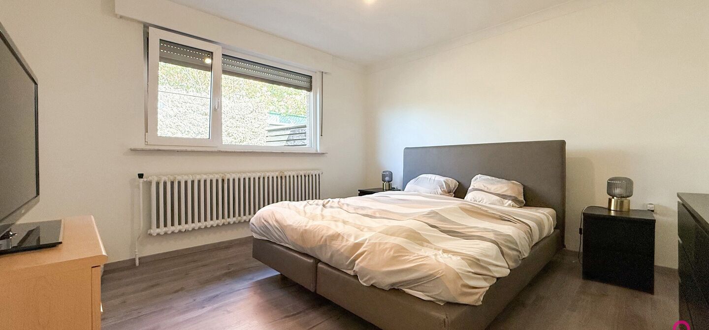 Bij ImmoFusion 7/7 “open huis” : klik op onze 3D-TOUR.
Ervaar vastgoed alsof je er zelf doorloopt!

Welkom op de Graaf de Theuxlaan 5 te Heusden-Zolder! Deze ruime split-level woning op een perceel van 8a36ca biedt niet alleen een verrassende indeling