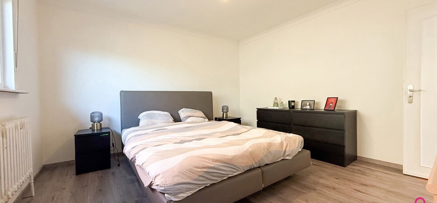 Bij ImmoFusion 7/7 “open huis” : klik op onze 3D-TOUR.
Ervaar vastgoed alsof je er zelf doorloopt!

Welkom op de Graaf de Theuxlaan 5 te Heusden-Zolder! Deze ruime split-level woning op een perceel van 8a36ca biedt niet alleen een verrassende indeling