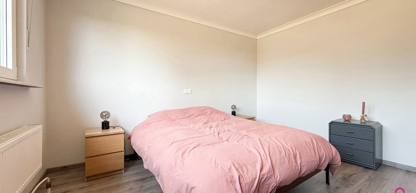 Bij ImmoFusion 7/7 “open huis” : klik op onze 3D-TOUR.
Ervaar vastgoed alsof je er zelf doorloopt!

Welkom op de Graaf de Theuxlaan 5 te Heusden-Zolder! Deze ruime split-level woning op een perceel van 8a36ca biedt niet alleen een verrassende indeling