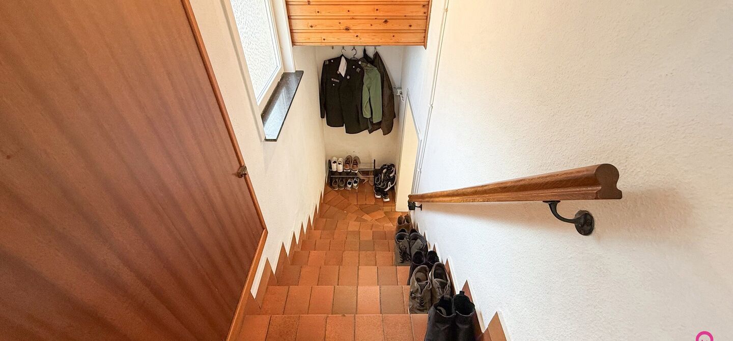 Bij ImmoFusion 7/7 “open huis” : klik op onze 3D-TOUR.
Ervaar vastgoed alsof je er zelf doorloopt!

Welkom op de Graaf de Theuxlaan 5 te Heusden-Zolder! Deze ruime split-level woning op een perceel van 8a36ca biedt niet alleen een verrassende indeling