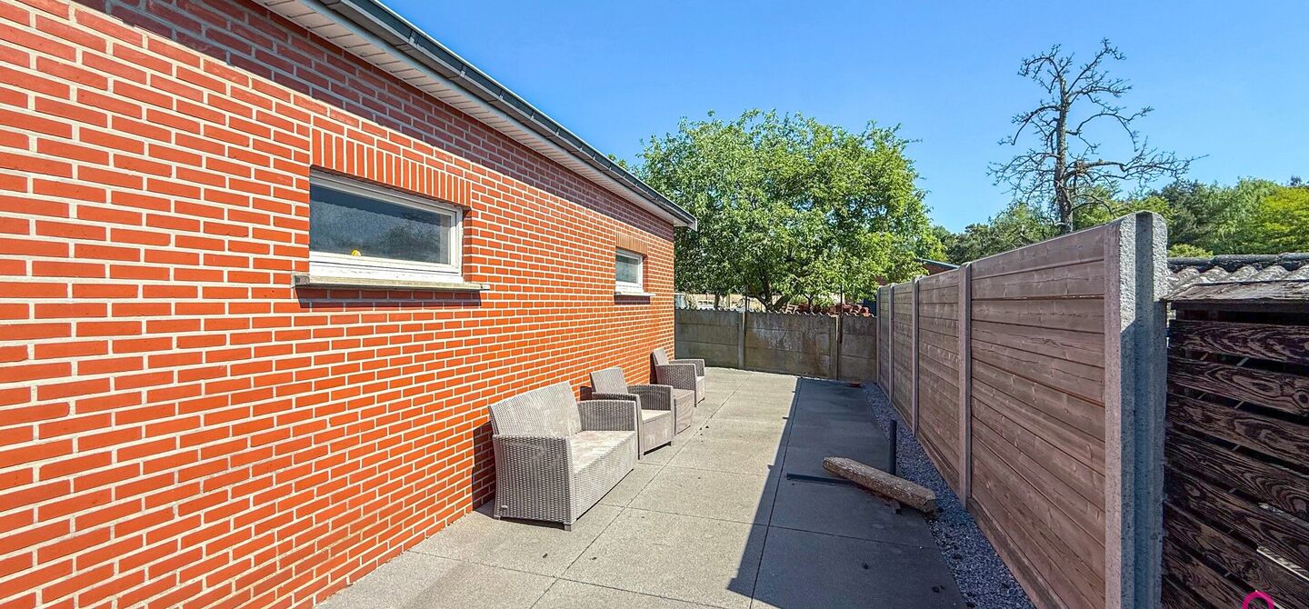 Bij ImmoFusion 7/7 “open huis” : klik op onze 3D-TOUR.
Ervaar vastgoed alsof je er zelf doorloopt!

Welkom op de Graaf de Theuxlaan 5 te Heusden-Zolder! Deze ruime split-level woning op een perceel van 8a36ca biedt niet alleen een verrassende indeling