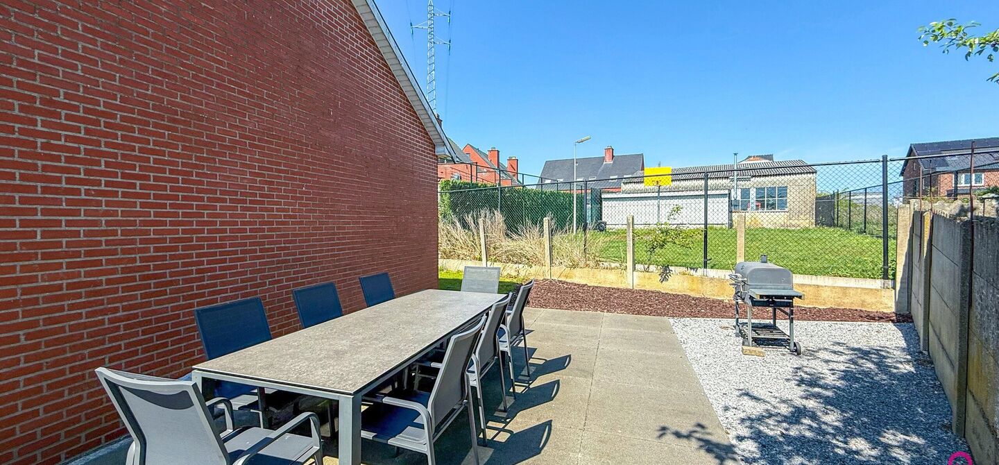 Bij ImmoFusion 7/7 “open huis” : klik op onze 3D-TOUR.
Ervaar vastgoed alsof je er zelf doorloopt!

Welkom op de Graaf de Theuxlaan 5 te Heusden-Zolder! Deze ruime split-level woning op een perceel van 8a36ca biedt niet alleen een verrassende indeling