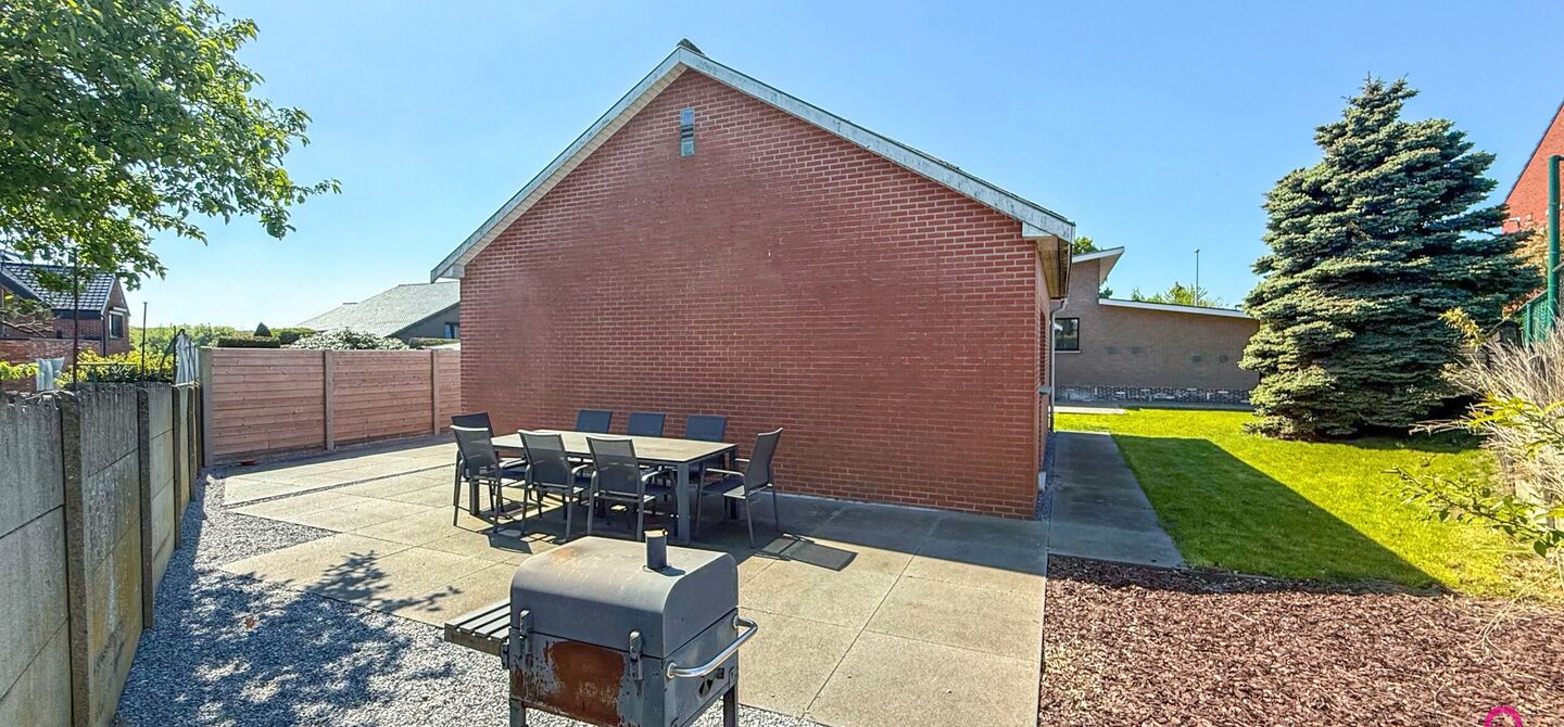 Bij ImmoFusion 7/7 “open huis” : klik op onze 3D-TOUR.
Ervaar vastgoed alsof je er zelf doorloopt!

Welkom op de Graaf de Theuxlaan 5 te Heusden-Zolder! Deze ruime split-level woning op een perceel van 8a36ca biedt niet alleen een verrassende indeling