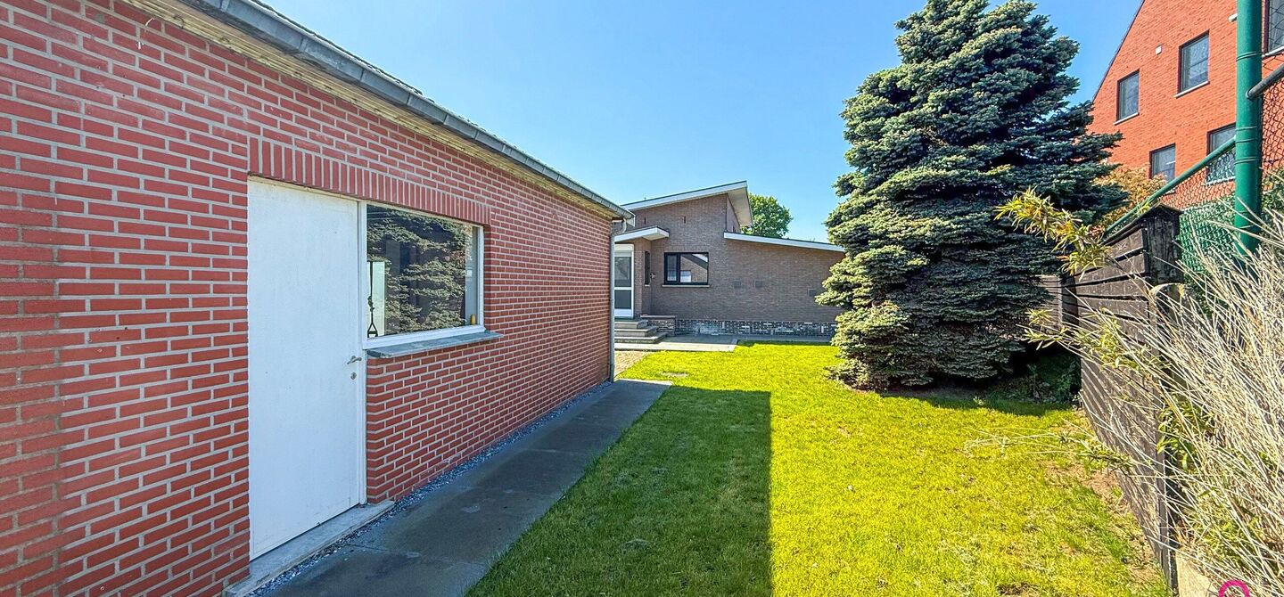 Bij ImmoFusion 7/7 “open huis” : klik op onze 3D-TOUR.
Ervaar vastgoed alsof je er zelf doorloopt!

Welkom op de Graaf de Theuxlaan 5 te Heusden-Zolder! Deze ruime split-level woning op een perceel van 8a36ca biedt niet alleen een verrassende indeling