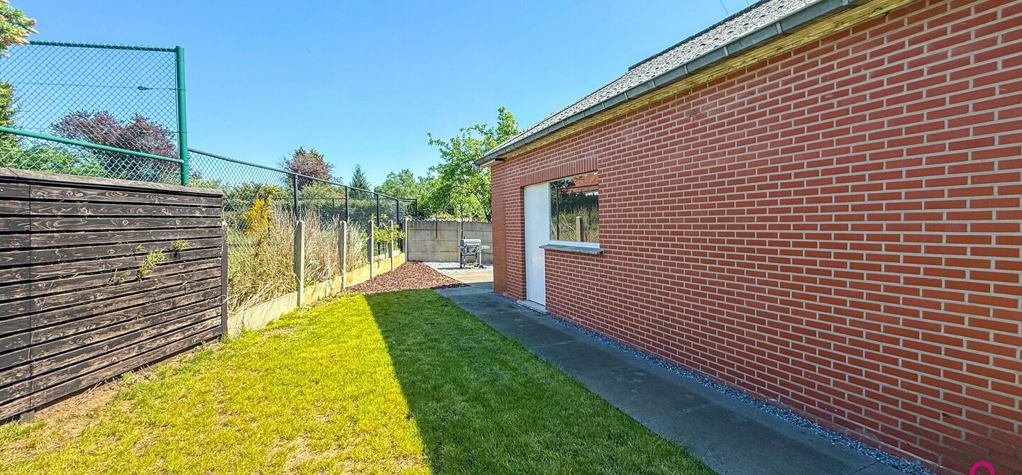 Bij ImmoFusion 7/7 “open huis” : klik op onze 3D-TOUR.
Ervaar vastgoed alsof je er zelf doorloopt!

Welkom op de Graaf de Theuxlaan 5 te Heusden-Zolder! Deze ruime split-level woning op een perceel van 8a36ca biedt niet alleen een verrassende indeling