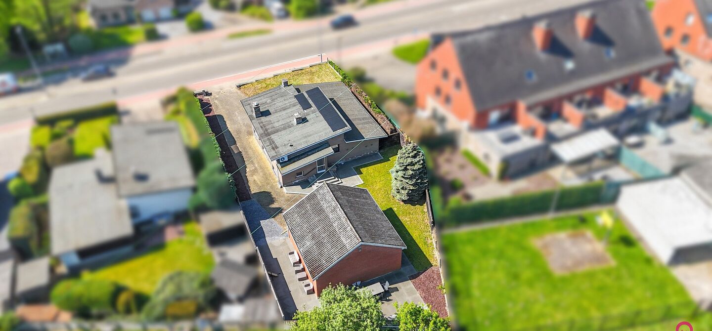 Bij ImmoFusion 7/7 “open huis” : klik op onze 3D-TOUR.
Ervaar vastgoed alsof je er zelf doorloopt!

Welkom op de Graaf de Theuxlaan 5 te Heusden-Zolder! Deze ruime split-level woning op een perceel van 8a36ca biedt niet alleen een verrassende indeling
