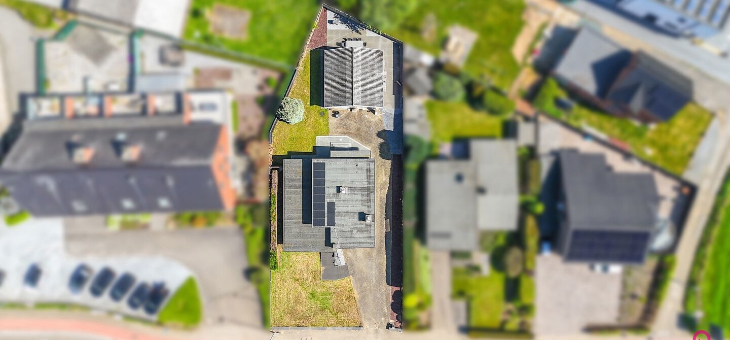 Bij ImmoFusion 7/7 “open huis” : klik op onze 3D-TOUR.
Ervaar vastgoed alsof je er zelf doorloopt!

Welkom op de Graaf de Theuxlaan 5 te Heusden-Zolder! Deze ruime split-level woning op een perceel van 8a36ca biedt niet alleen een verrassende indeling
