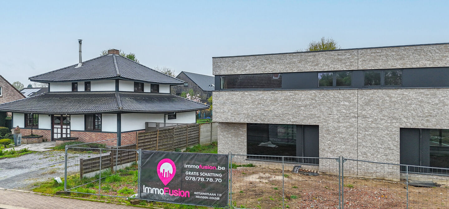 !Laatste woning!

Bij ImmoFusion 7/7 “open huis” : klik op onze 3D-TOUR.
Ervaar vastgoed alsof je er zelf doorloopt!

Stap binnen in deze ruime en lichtrijke nieuwbouw casco woning, gelegen in de Schootstraat 139 te Heusden-Zolder. Deze woning biedt e