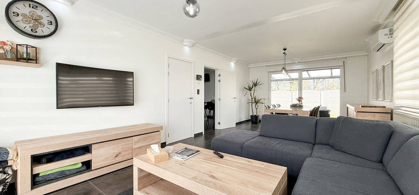 Bij ImmoFusion 7/7 “open huis” : klik op onze 3D-TOUR.
Ervaar vastgoed alsof je er zelf doorloopt!

Ben je op zoek naar een instapklare gezinswoning met ruimte, comfort én een uitstekende ligging? Deze opgefriste recente woning aan de Koerselsebaan 1