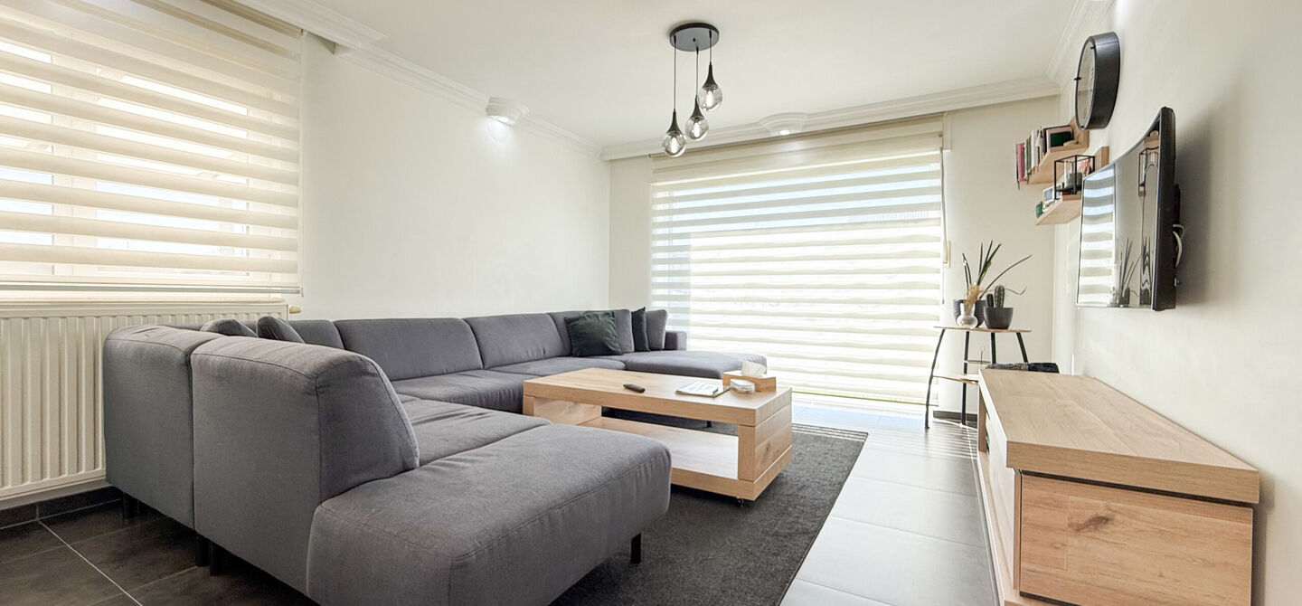 Bij ImmoFusion 7/7 “open huis” : klik op onze 3D-TOUR.
Ervaar vastgoed alsof je er zelf doorloopt!

Ben je op zoek naar een instapklare gezinswoning met ruimte, comfort én een uitstekende ligging? Deze opgefriste recente woning aan de Koerselsebaan 1