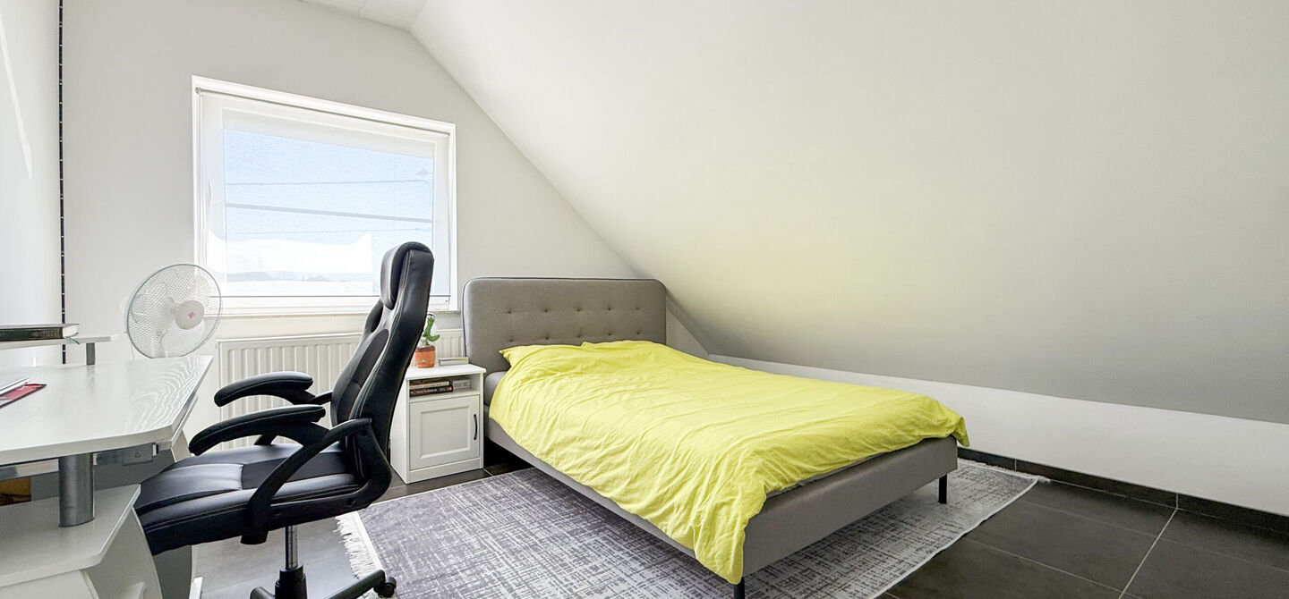 Bij ImmoFusion 7/7 “open huis” : klik op onze 3D-TOUR.
Ervaar vastgoed alsof je er zelf doorloopt!

Ben je op zoek naar een instapklare gezinswoning met ruimte, comfort én een uitstekende ligging? Deze opgefriste recente woning aan de Koerselsebaan 1