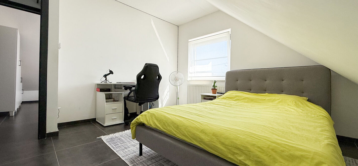 Bij ImmoFusion 7/7 “open huis” : klik op onze 3D-TOUR.
Ervaar vastgoed alsof je er zelf doorloopt!

Ben je op zoek naar een instapklare gezinswoning met ruimte, comfort én een uitstekende ligging? Deze opgefriste recente woning aan de Koerselsebaan 1