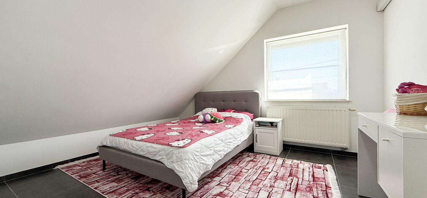 Bij ImmoFusion 7/7 “open huis” : klik op onze 3D-TOUR.
Ervaar vastgoed alsof je er zelf doorloopt!

Ben je op zoek naar een instapklare gezinswoning met ruimte, comfort én een uitstekende ligging? Deze opgefriste recente woning aan de Koerselsebaan 1