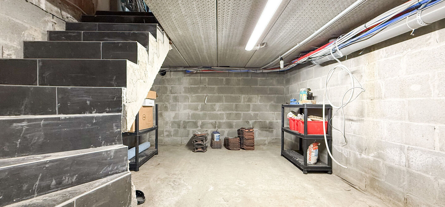 Bij ImmoFusion 7/7 “open huis” : klik op onze 3D-TOUR.
Ervaar vastgoed alsof je er zelf doorloopt!

Ben je op zoek naar een instapklare gezinswoning met ruimte, comfort én een uitstekende ligging? Deze opgefriste recente woning aan de Koerselsebaan 1
