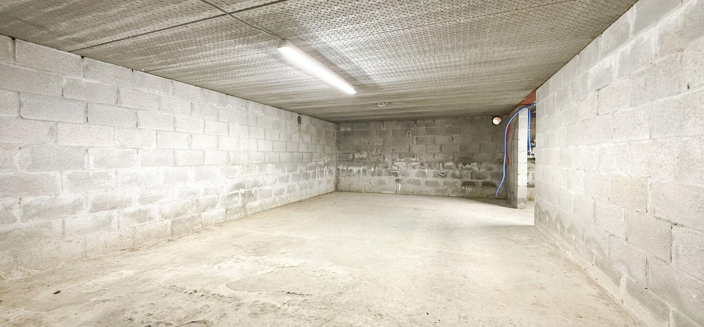 Bij ImmoFusion 7/7 “open huis” : klik op onze 3D-TOUR.
Ervaar vastgoed alsof je er zelf doorloopt!

Ben je op zoek naar een instapklare gezinswoning met ruimte, comfort én een uitstekende ligging? Deze opgefriste recente woning aan de Koerselsebaan 1
