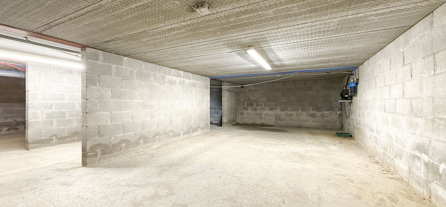 Bij ImmoFusion 7/7 “open huis” : klik op onze 3D-TOUR.
Ervaar vastgoed alsof je er zelf doorloopt!

Ben je op zoek naar een instapklare gezinswoning met ruimte, comfort én een uitstekende ligging? Deze opgefriste recente woning aan de Koerselsebaan 1
