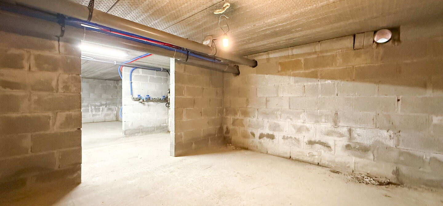 Bij ImmoFusion 7/7 “open huis” : klik op onze 3D-TOUR.
Ervaar vastgoed alsof je er zelf doorloopt!

Ben je op zoek naar een instapklare gezinswoning met ruimte, comfort én een uitstekende ligging? Deze opgefriste recente woning aan de Koerselsebaan 1