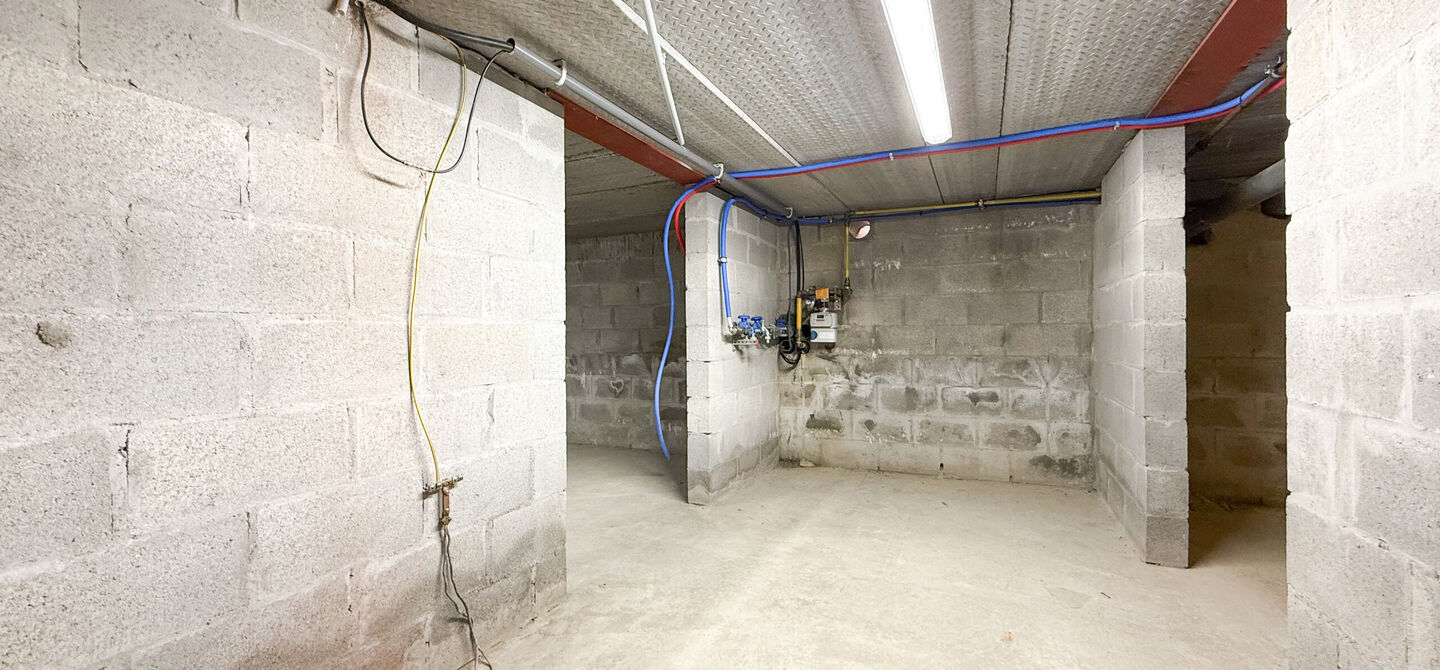 Bij ImmoFusion 7/7 “open huis” : klik op onze 3D-TOUR.
Ervaar vastgoed alsof je er zelf doorloopt!

Ben je op zoek naar een instapklare gezinswoning met ruimte, comfort én een uitstekende ligging? Deze opgefriste recente woning aan de Koerselsebaan 1