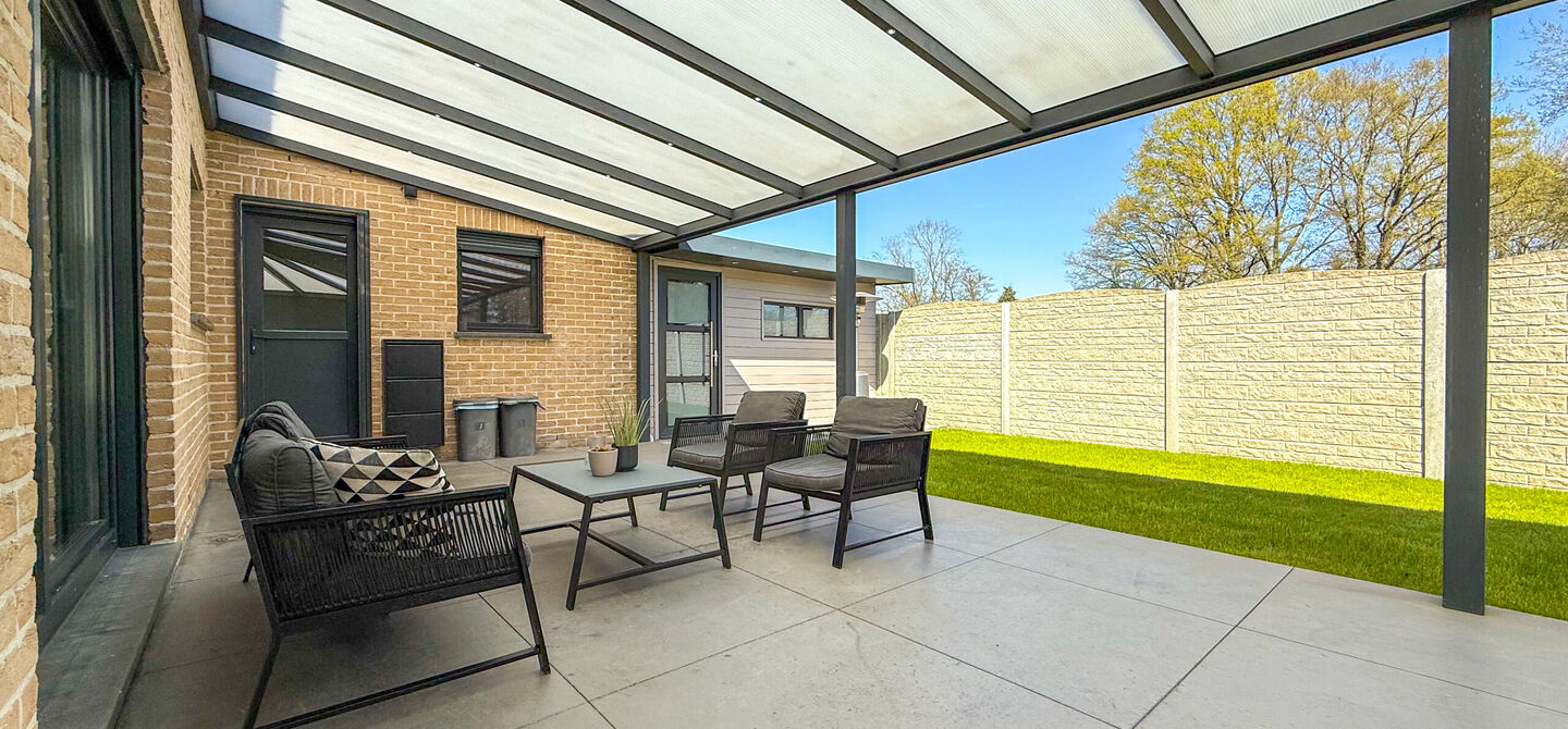 Bij ImmoFusion 7/7 “open huis” : klik op onze 3D-TOUR.
Ervaar vastgoed alsof je er zelf doorloopt!

Ben je op zoek naar een instapklare gezinswoning met ruimte, comfort én een uitstekende ligging? Deze opgefriste recente woning aan de Koerselsebaan 1