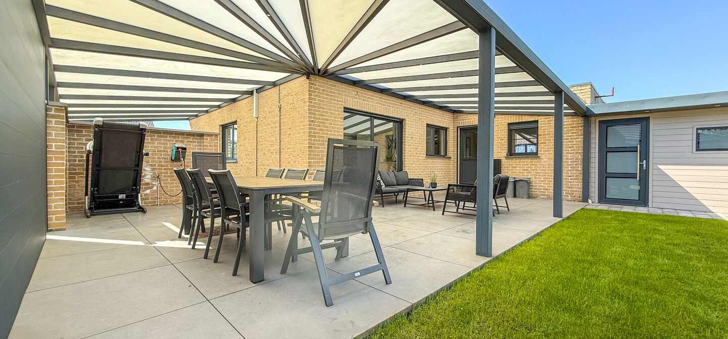Bij ImmoFusion 7/7 “open huis” : klik op onze 3D-TOUR.
Ervaar vastgoed alsof je er zelf doorloopt!

Ben je op zoek naar een instapklare gezinswoning met ruimte, comfort én een uitstekende ligging? Deze opgefriste recente woning aan de Koerselsebaan 1