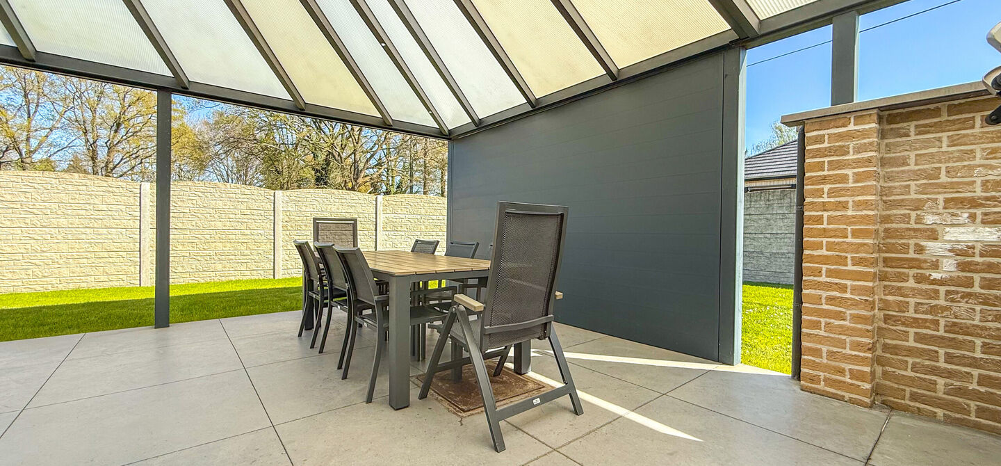 Bij ImmoFusion 7/7 “open huis” : klik op onze 3D-TOUR.
Ervaar vastgoed alsof je er zelf doorloopt!

Ben je op zoek naar een instapklare gezinswoning met ruimte, comfort én een uitstekende ligging? Deze opgefriste recente woning aan de Koerselsebaan 1