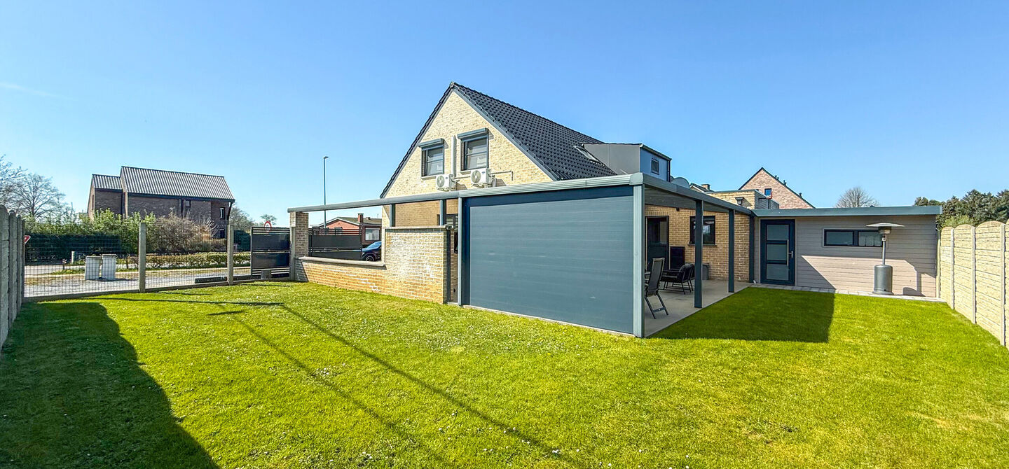 Bij ImmoFusion 7/7 “open huis” : klik op onze 3D-TOUR.
Ervaar vastgoed alsof je er zelf doorloopt!

Ben je op zoek naar een instapklare gezinswoning met ruimte, comfort én een uitstekende ligging? Deze opgefriste recente woning aan de Koerselsebaan 1