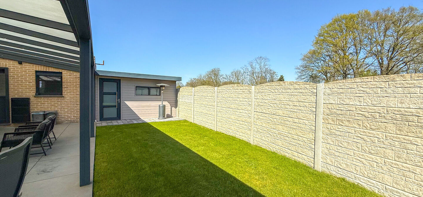 Bij ImmoFusion 7/7 “open huis” : klik op onze 3D-TOUR.
Ervaar vastgoed alsof je er zelf doorloopt!

Ben je op zoek naar een instapklare gezinswoning met ruimte, comfort én een uitstekende ligging? Deze opgefriste recente woning aan de Koerselsebaan 1