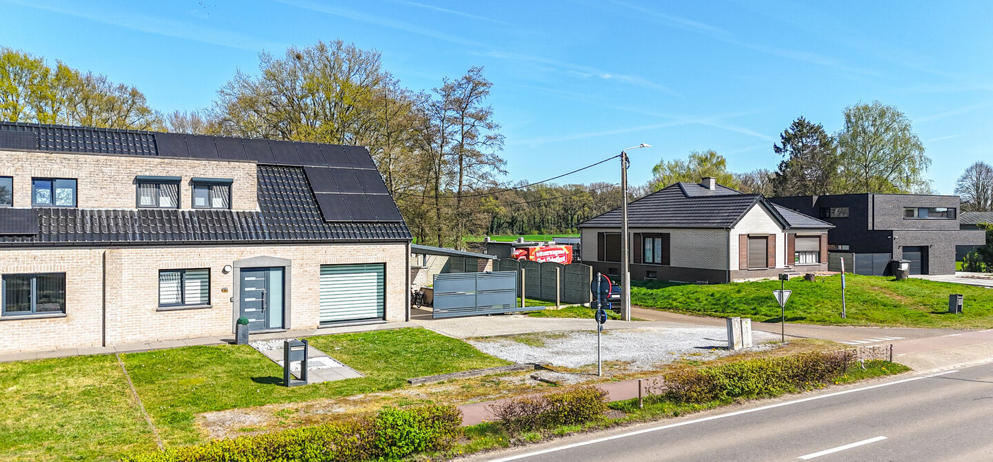 Bij ImmoFusion 7/7 “open huis” : klik op onze 3D-TOUR.
Ervaar vastgoed alsof je er zelf doorloopt!

Ben je op zoek naar een instapklare gezinswoning met ruimte, comfort én een uitstekende ligging? Deze opgefriste recente woning aan de Koerselsebaan 1