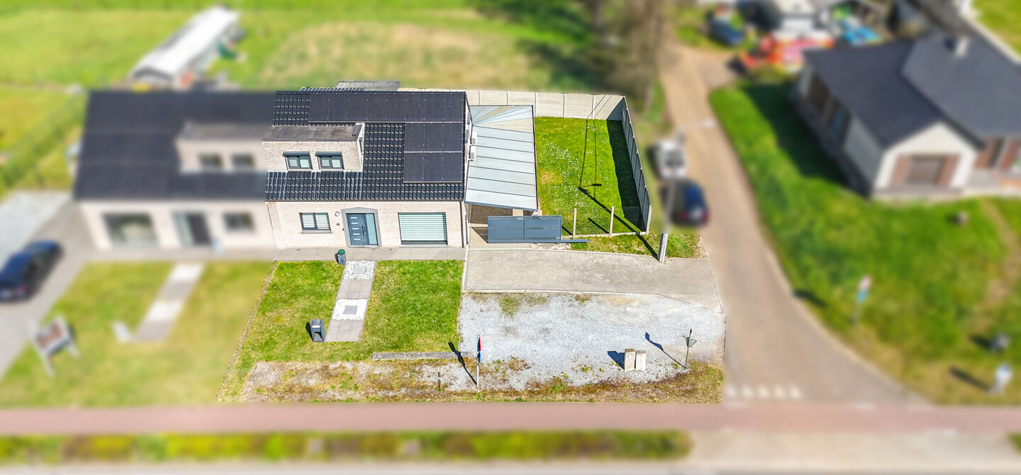 Bij ImmoFusion 7/7 “open huis” : klik op onze 3D-TOUR.
Ervaar vastgoed alsof je er zelf doorloopt!

Ben je op zoek naar een instapklare gezinswoning met ruimte, comfort én een uitstekende ligging? Deze opgefriste recente woning aan de Koerselsebaan 1