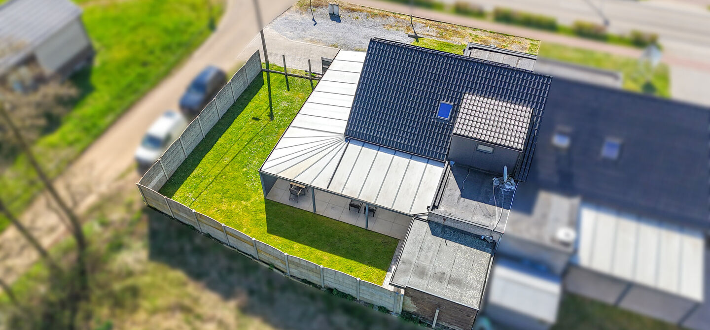 Bij ImmoFusion 7/7 “open huis” : klik op onze 3D-TOUR.
Ervaar vastgoed alsof je er zelf doorloopt!

Ben je op zoek naar een instapklare gezinswoning met ruimte, comfort én een uitstekende ligging? Deze opgefriste recente woning aan de Koerselsebaan 1