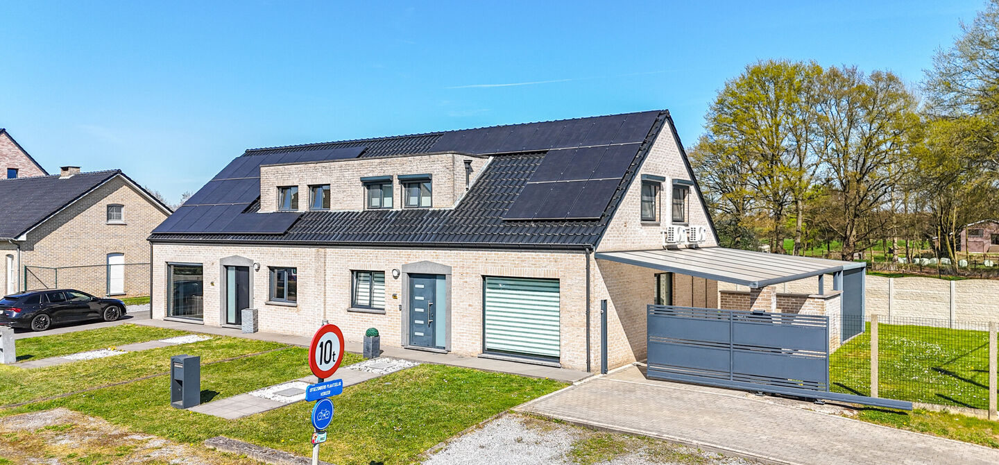 Bij ImmoFusion 7/7 “open huis” : klik op onze 3D-TOUR.
Ervaar vastgoed alsof je er zelf doorloopt!

Ben je op zoek naar een instapklare gezinswoning met ruimte, comfort én een uitstekende ligging? Deze opgefriste recente woning aan de Koerselsebaan 1
