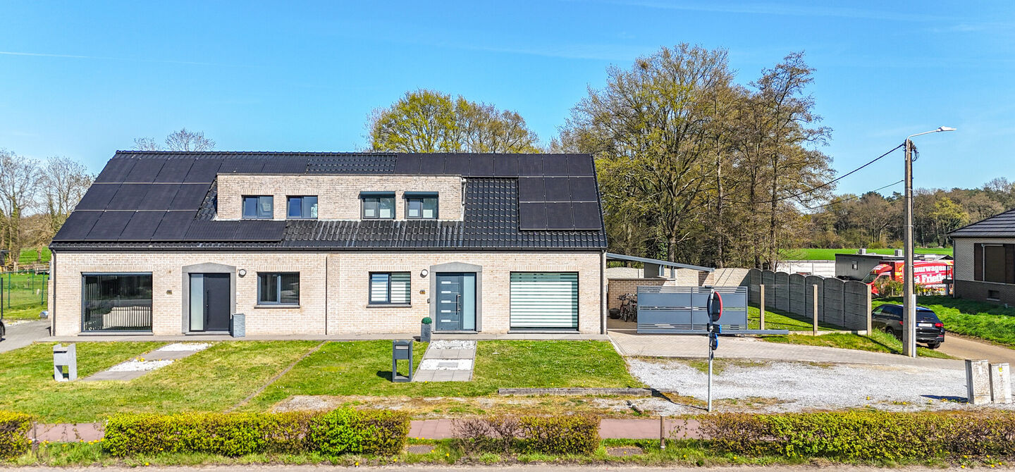 Bij ImmoFusion 7/7 “open huis” : klik op onze 3D-TOUR.
Ervaar vastgoed alsof je er zelf doorloopt!

Ben je op zoek naar een instapklare gezinswoning met ruimte, comfort én een uitstekende ligging? Deze opgefriste recente woning aan de Koerselsebaan 1