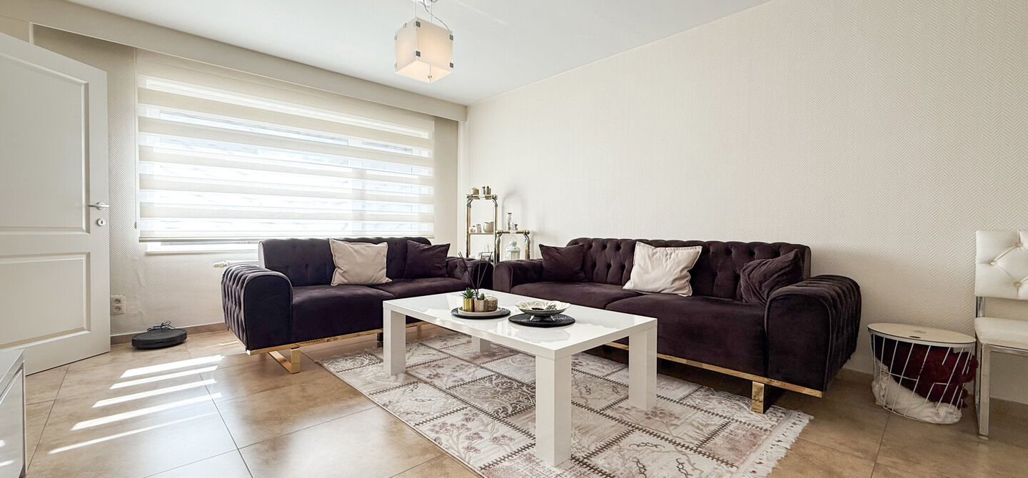 Ontdek deze instapklare woning aan de Oudstrijderslaan 37 in Heusden-Zolder, een ideale gezinswoning die in 2017 volledig gerenoveerd werd. Met maar liefst 4 slaapkamers, een vernieuwd dak, ramen en deuren in PVC met dubbel glas én rolluiken, geniet je h