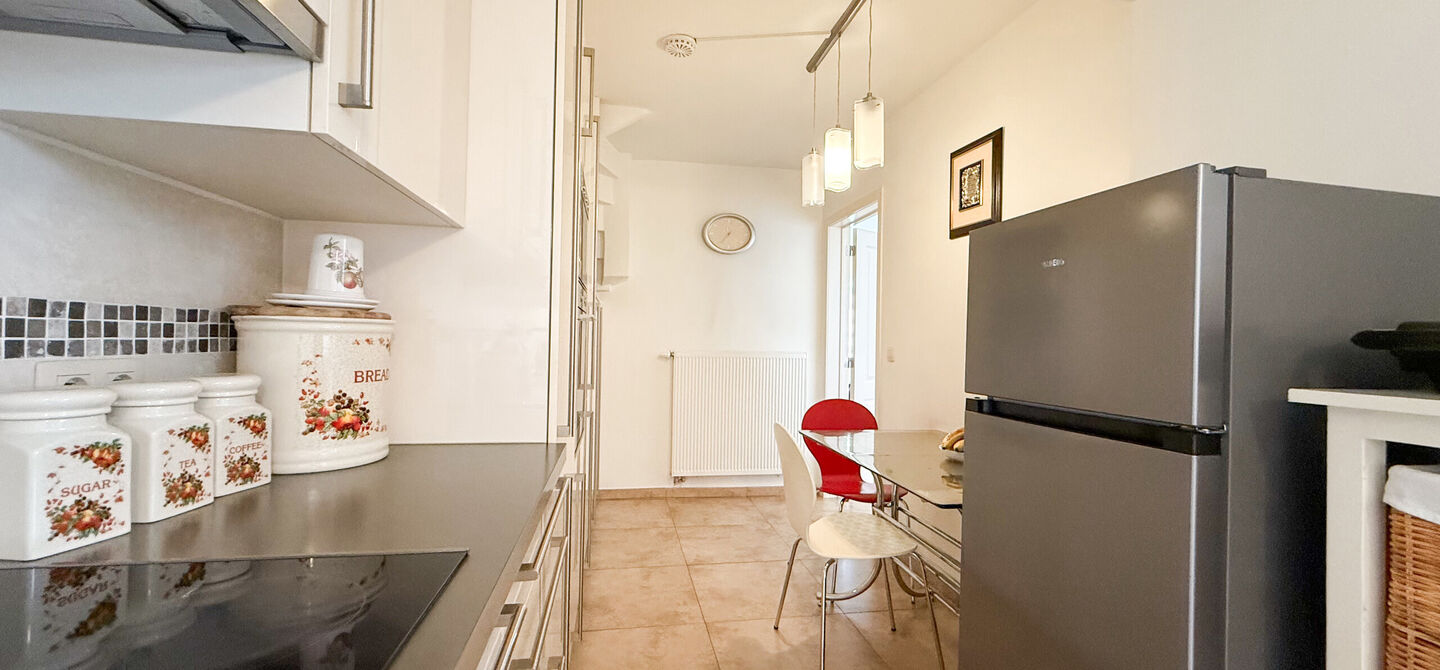 Ontdek deze instapklare woning aan de Oudstrijderslaan 37 in Heusden-Zolder, een ideale gezinswoning die in 2017 volledig gerenoveerd werd. Met maar liefst 4 slaapkamers, een vernieuwd dak, ramen en deuren in PVC met dubbel glas én rolluiken, geniet je h