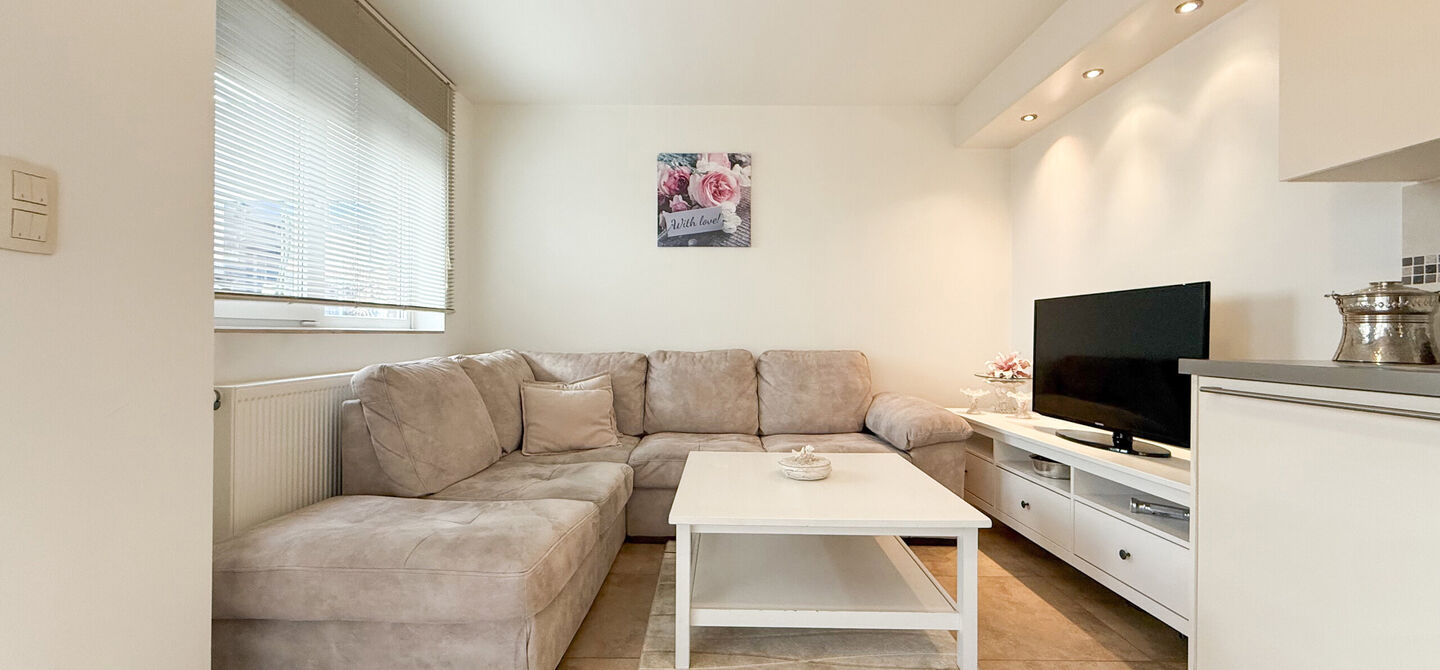 Ontdek deze instapklare woning aan de Oudstrijderslaan 37 in Heusden-Zolder, een ideale gezinswoning die in 2017 volledig gerenoveerd werd. Met maar liefst 4 slaapkamers, een vernieuwd dak, ramen en deuren in PVC met dubbel glas én rolluiken, geniet je h