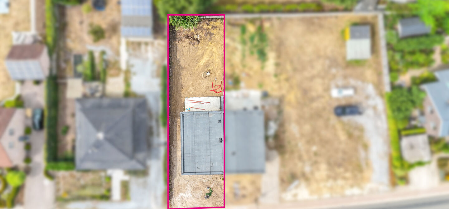 !Laatste woning!

Bij ImmoFusion 7/7 “open huis” : klik op onze 3D-TOUR.
Ervaar vastgoed alsof je er zelf doorloopt!

Stap binnen in deze ruime en lichtrijke nieuwbouw casco woning, gelegen in de Schootstraat 139 te Heusden-Zolder. Deze woning biedt e
