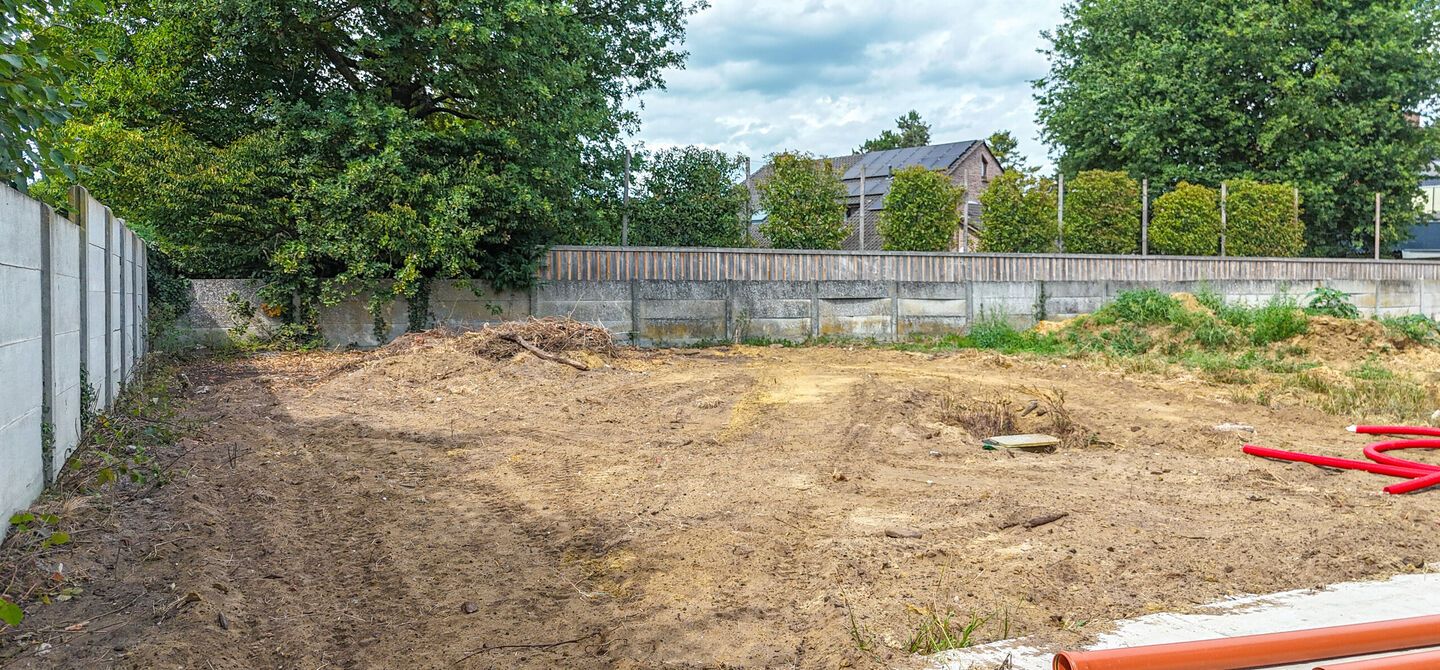 !Laatste woning!

Bij ImmoFusion 7/7 “open huis” : klik op onze 3D-TOUR.
Ervaar vastgoed alsof je er zelf doorloopt!

Stap binnen in deze ruime en lichtrijke nieuwbouw casco woning, gelegen in de Schootstraat 139 te Heusden-Zolder. Deze woning biedt e