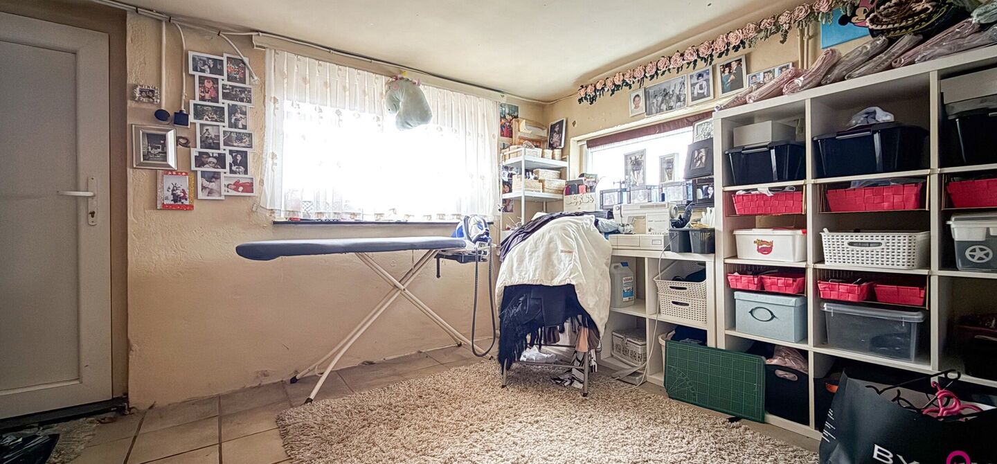 Bij ImmoFusion 7/7 “open huis”: klik op onze 3D-TOUR.
Ervaar vastgoed alsof je er zelf doorloopt!

Ontdek deze charmante open bebouwing aan de Edward Staintonstraat 17 in Heusden-Zolder, perfect gelegen in het centrum van Heusden. Deze woning met een 