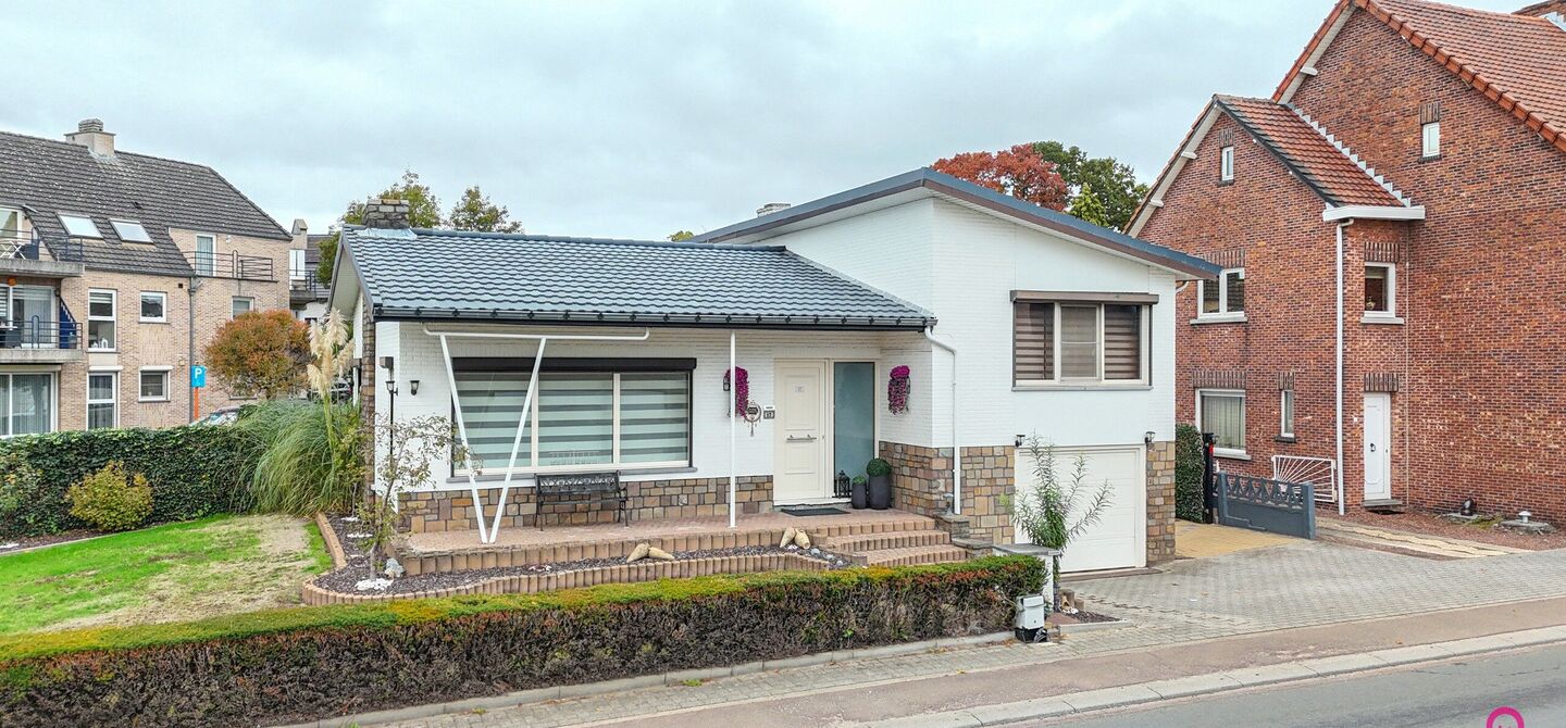 Bij ImmoFusion 7/7 “open huis”: klik op onze 3D-TOUR.
Ervaar vastgoed alsof je er zelf doorloopt!

Ontdek deze charmante open bebouwing aan de Edward Staintonstraat 17 in Heusden-Zolder, perfect gelegen in het centrum van Heusden. Deze woning met een 