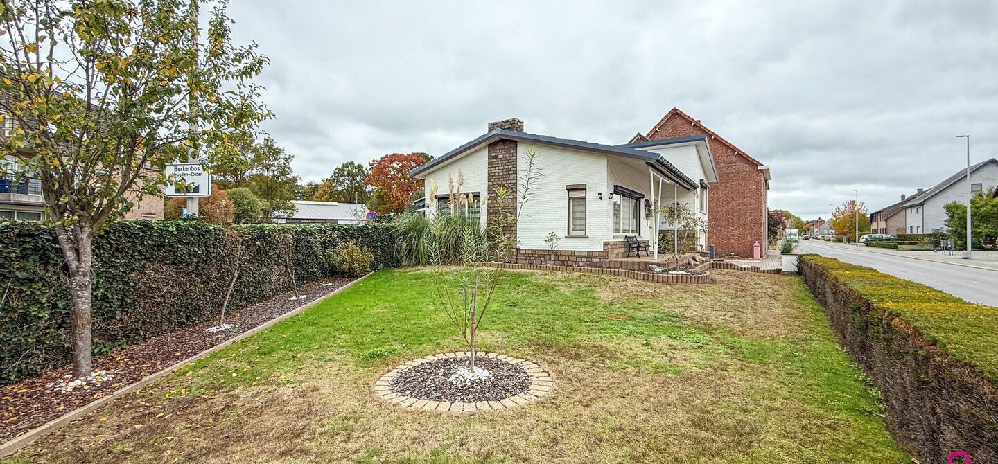 Bij ImmoFusion 7/7 “open huis”: klik op onze 3D-TOUR.
Ervaar vastgoed alsof je er zelf doorloopt!

Ontdek deze charmante open bebouwing aan de Edward Staintonstraat 17 in Heusden-Zolder, perfect gelegen in het centrum van Heusden. Deze woning met een 