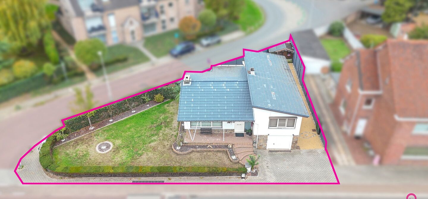 Bij ImmoFusion 7/7 “open huis”: klik op onze 3D-TOUR.
Ervaar vastgoed alsof je er zelf doorloopt!

Ontdek deze charmante open bebouwing aan de Edward Staintonstraat 17 in Heusden-Zolder, perfect gelegen in het centrum van Heusden. Deze woning met een 