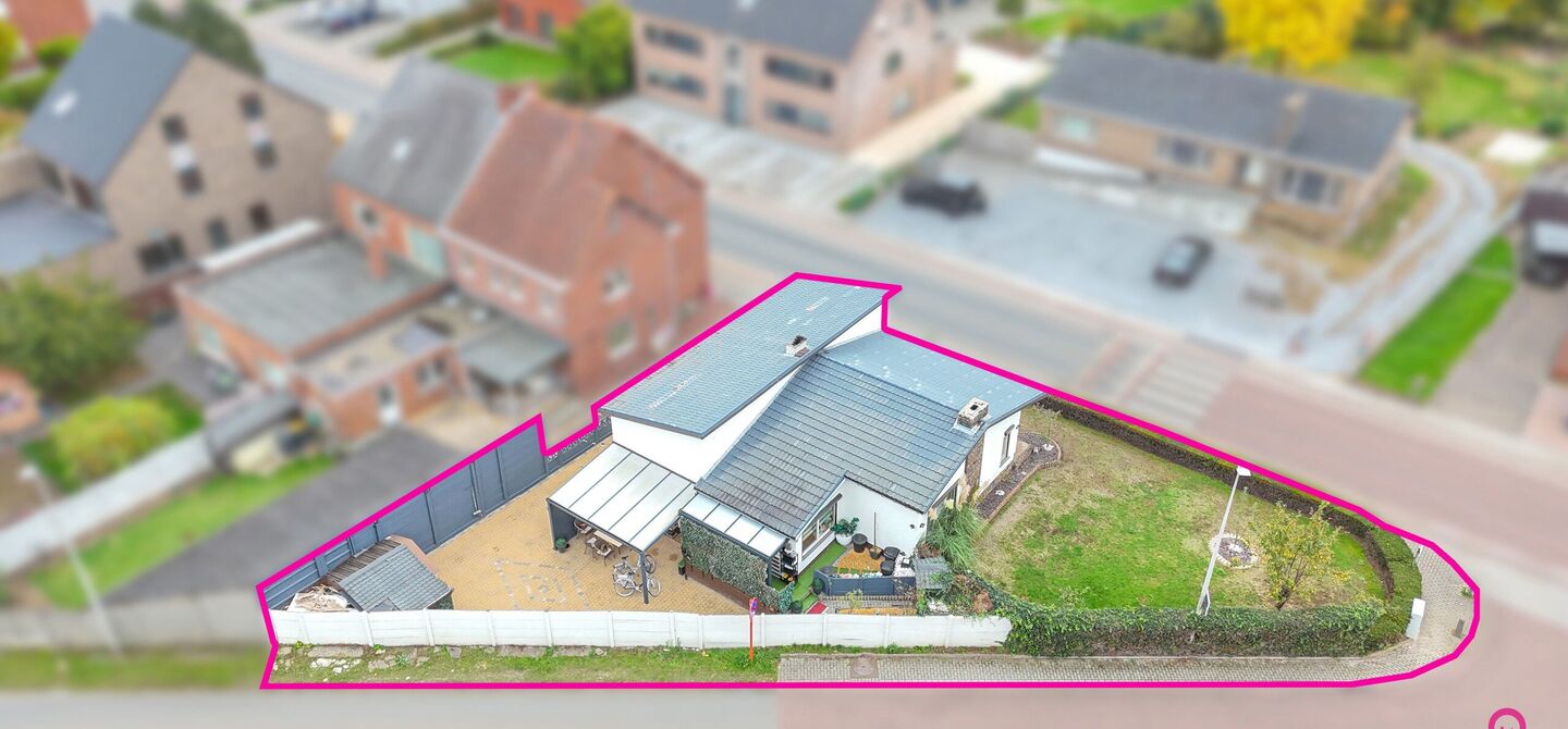 Bij ImmoFusion 7/7 “open huis”: klik op onze 3D-TOUR.
Ervaar vastgoed alsof je er zelf doorloopt!

Ontdek deze charmante open bebouwing aan de Edward Staintonstraat 17 in Heusden-Zolder, perfect gelegen in het centrum van Heusden. Deze woning met een 