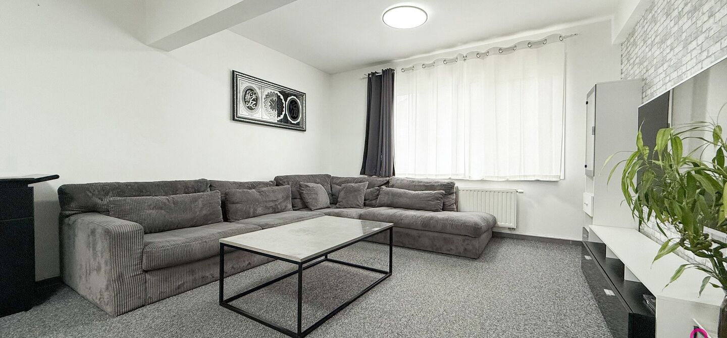 Bij ImmoFusion 7/7 “open huis”: klik op onze 3D-TOUR.
Ervaar vastgoed alsof je er zelf doorloopt!

Ontdek deze volledig gerenoveerde woning gelegen in een rustige woonwijk van Heusden-Zolder. Met een bewoonbare oppervlakte van 152 m² op een perceel v