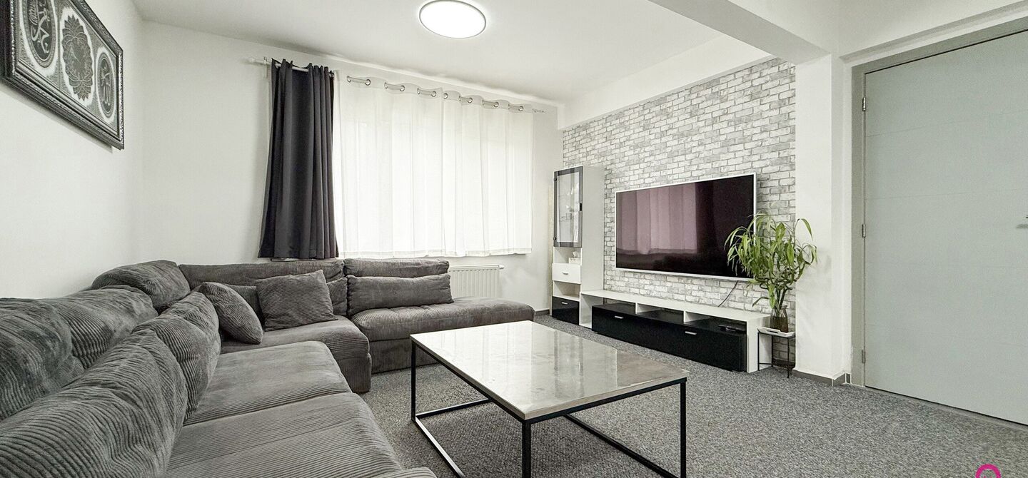 Bij ImmoFusion 7/7 “open huis”: klik op onze 3D-TOUR.
Ervaar vastgoed alsof je er zelf doorloopt!

Ontdek deze volledig gerenoveerde woning gelegen in een rustige woonwijk van Heusden-Zolder. Met een bewoonbare oppervlakte van 152 m² op een perceel v