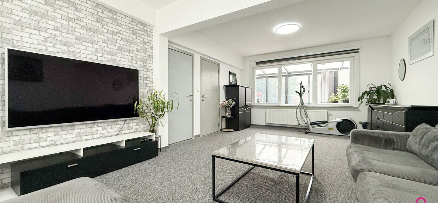 Bij ImmoFusion 7/7 “open huis”: klik op onze 3D-TOUR.
Ervaar vastgoed alsof je er zelf doorloopt!

Ontdek deze volledig gerenoveerde woning gelegen in een rustige woonwijk van Heusden-Zolder. Met een bewoonbare oppervlakte van 152 m² op een perceel v