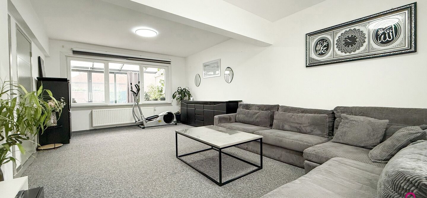 Bij ImmoFusion 7/7 “open huis”: klik op onze 3D-TOUR.
Ervaar vastgoed alsof je er zelf doorloopt!

Ontdek deze volledig gerenoveerde woning gelegen in een rustige woonwijk van Heusden-Zolder. Met een bewoonbare oppervlakte van 152 m² op een perceel v